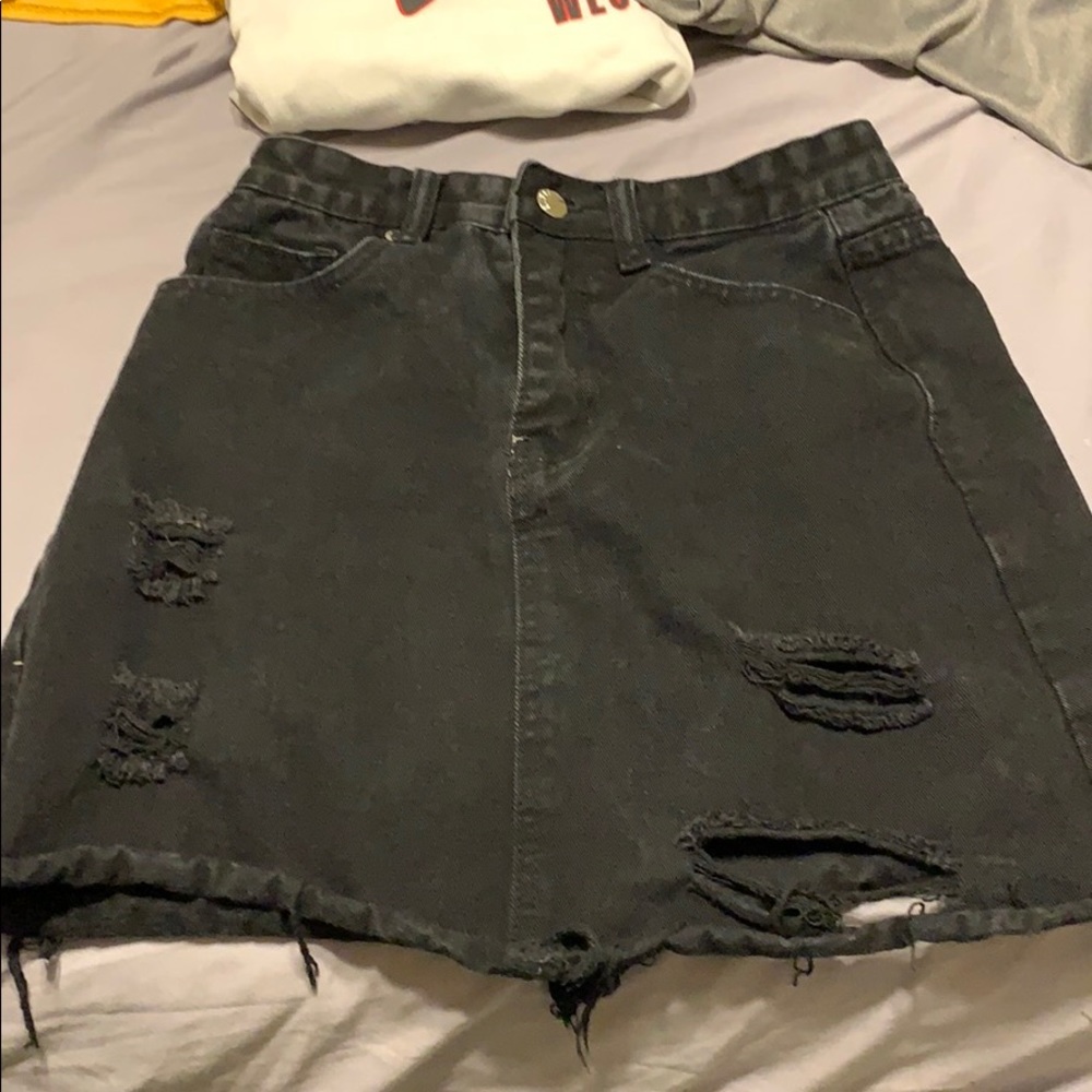 SHEIN skirt in black XS bigger in person